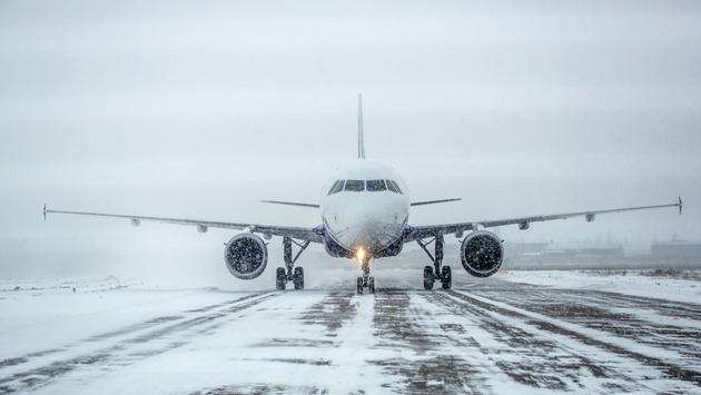 Airlines Issue Travel Waivers Ahead of East Coast Winter Storm Gail